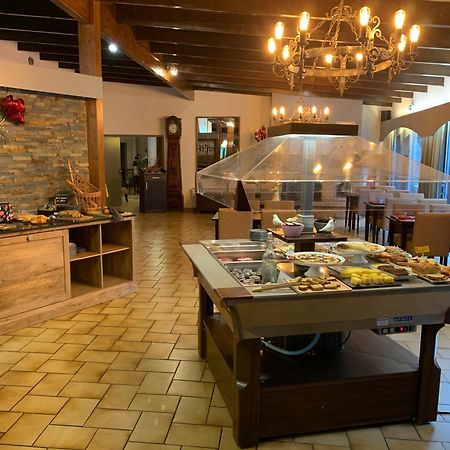 אמבראן Logis Hotel Le Lac מראה חיצוני תמונה