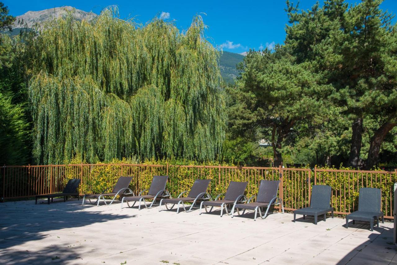 אמבראן Logis Hotel Le Lac מראה חיצוני תמונה