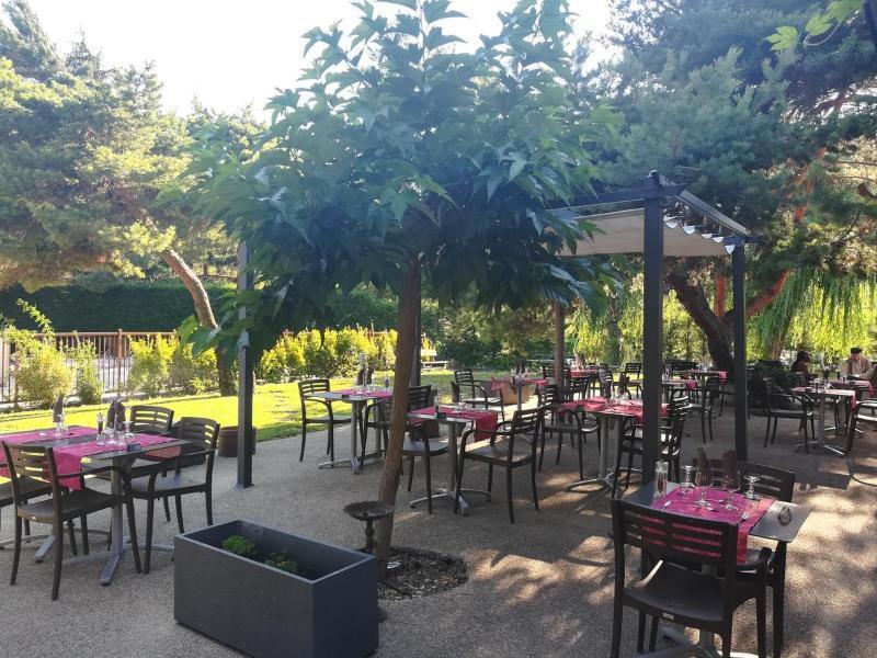 אמבראן Logis Hotel Le Lac מראה חיצוני תמונה
