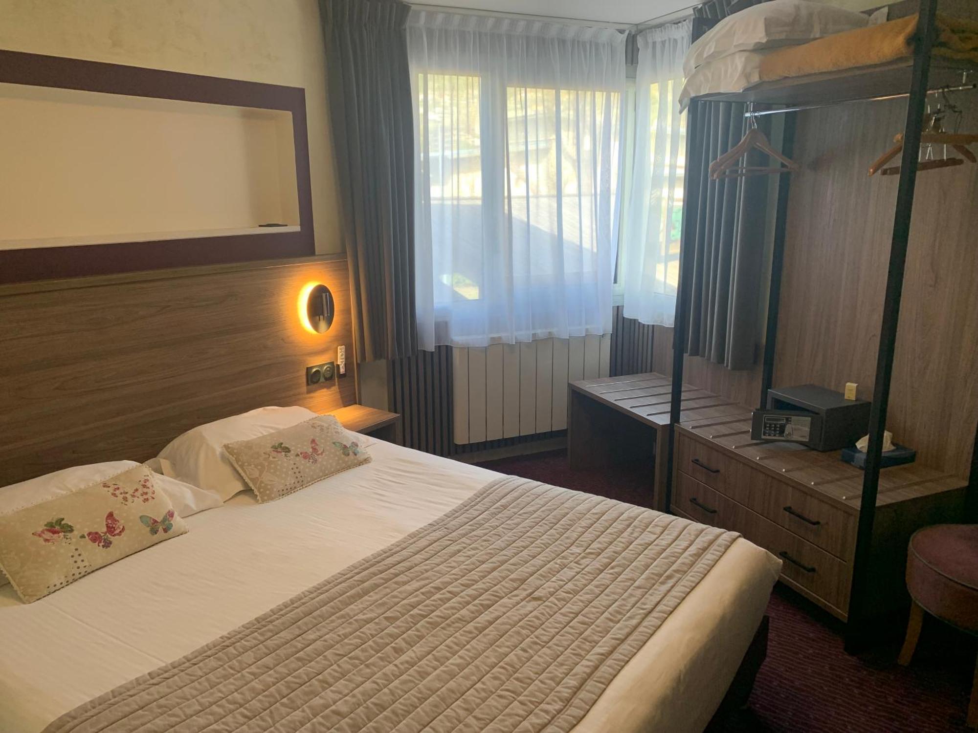 אמבראן Logis Hotel Le Lac מראה חיצוני תמונה