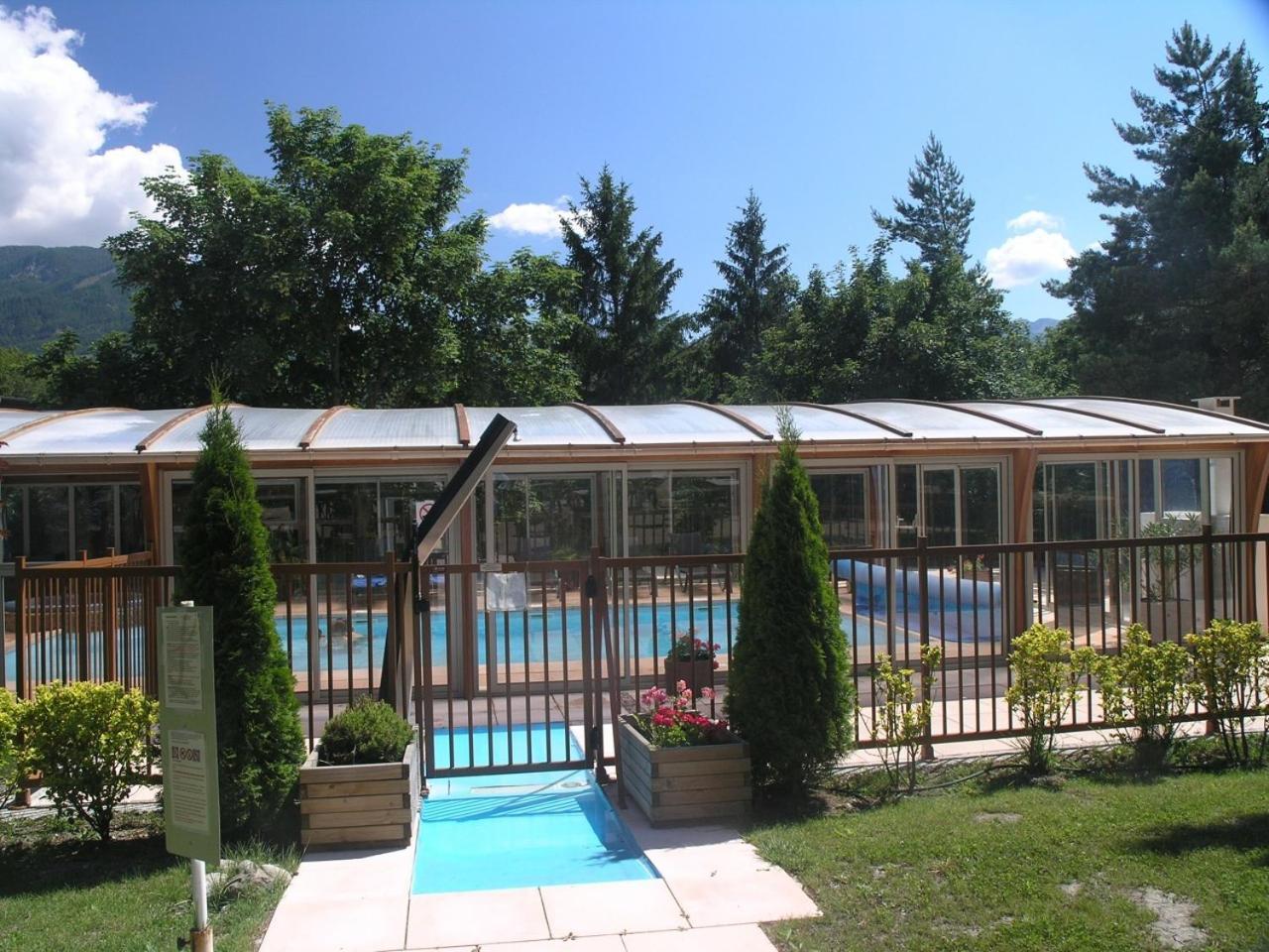 אמבראן Logis Hotel Le Lac מראה חיצוני תמונה