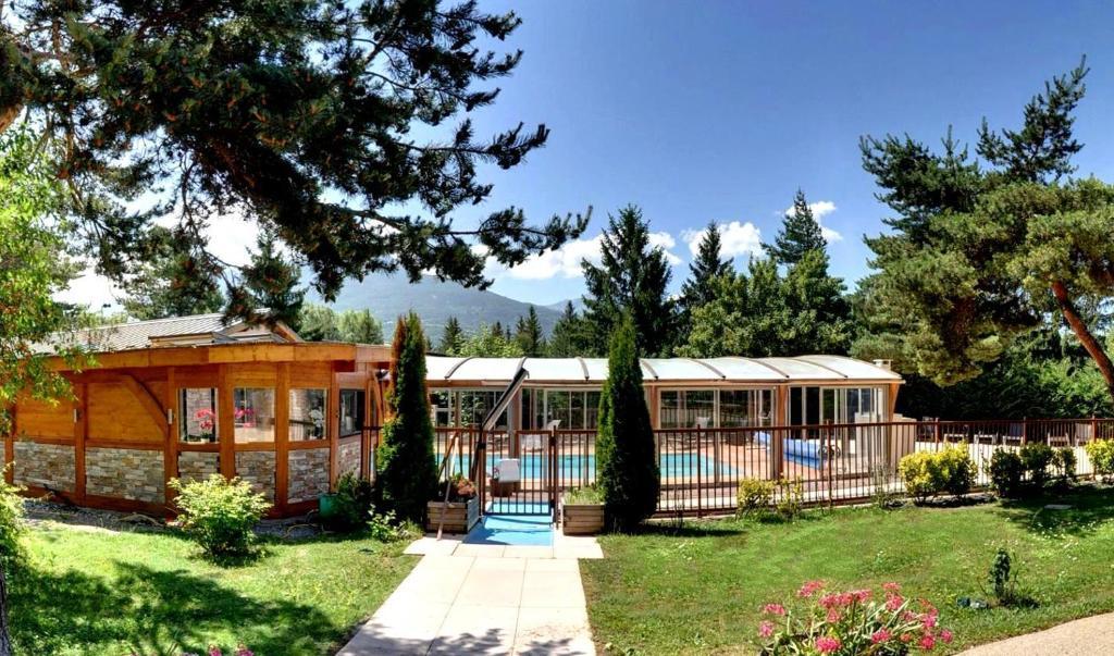 אמבראן Logis Hotel Le Lac מראה חיצוני תמונה