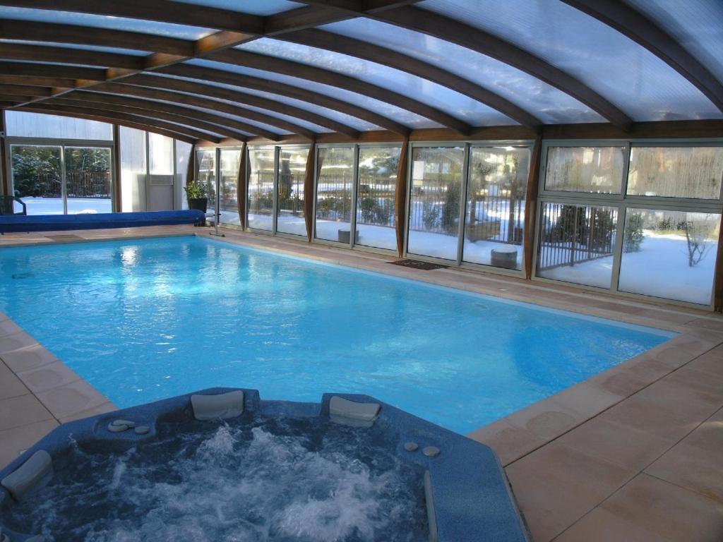 אמבראן Logis Hotel Le Lac מראה חיצוני תמונה